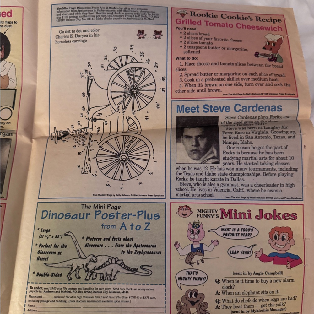 Vintage Weekly Reader Magazine Collection - Picture 7 of 8
